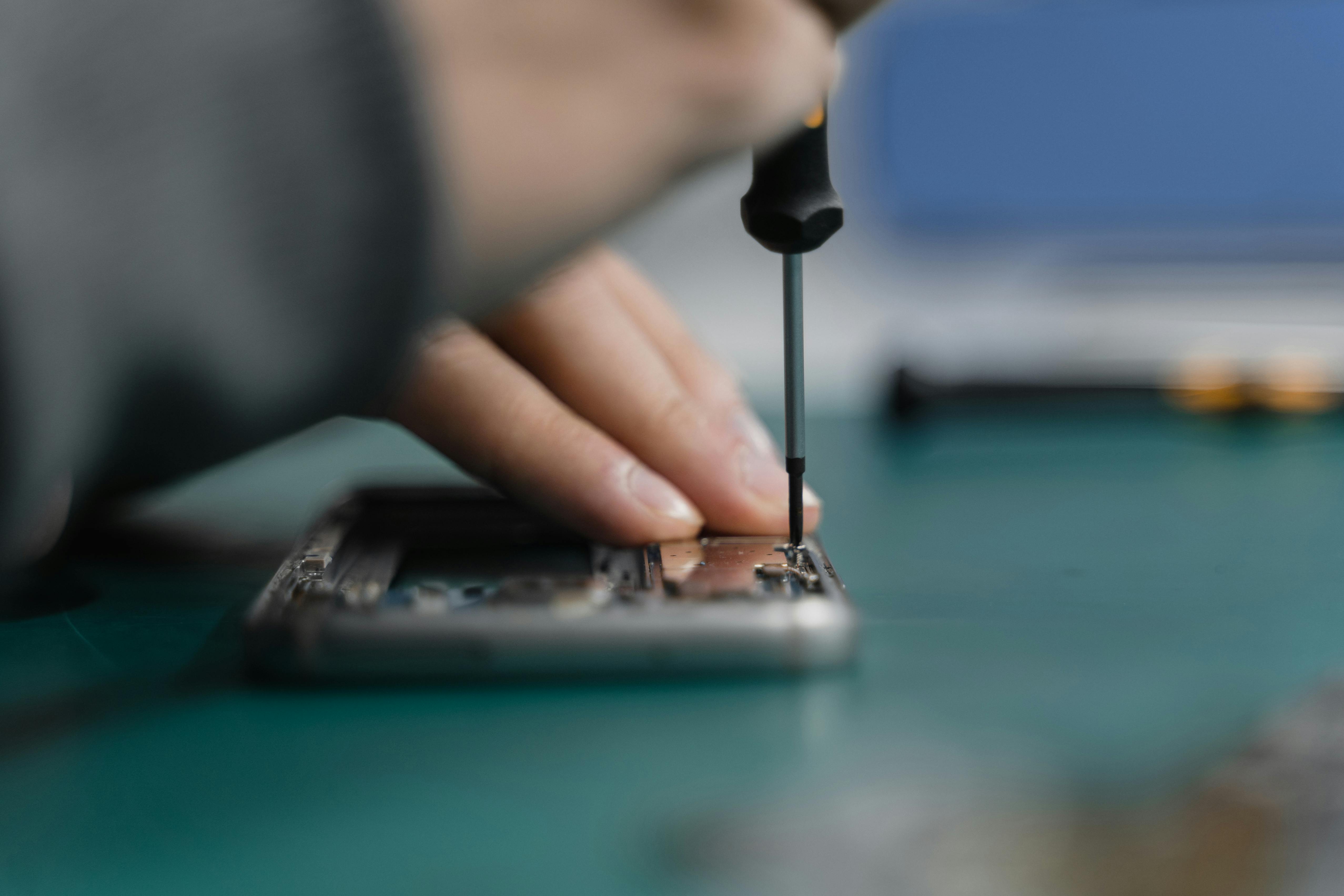 Apple Self Service Repair: one year later, is it worth it?